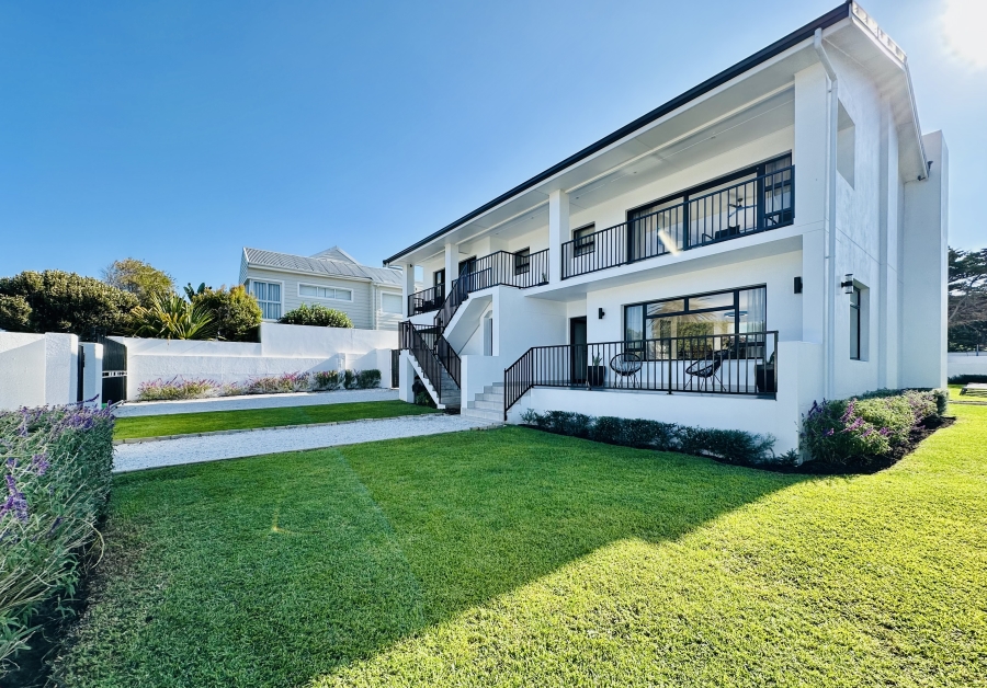 9 Bedroom Property for Sale in Westcliff Western Cape